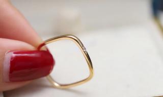 周大福小方戒图片